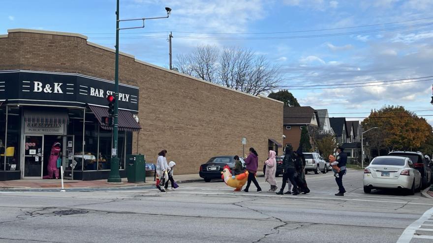 Hundreds of kids, families head to downtown West Allis Saturday morning for annual Halloween Hunt — La Crosse Business news